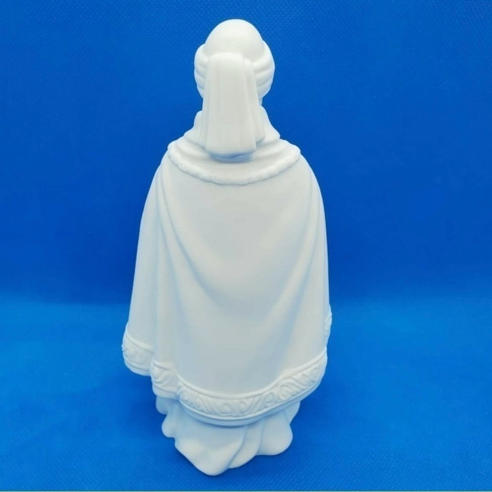 Avon Nativity Collectibles Magi Balthasar Bisque White Porcelain Figurine NIB - Picture 3 of 7